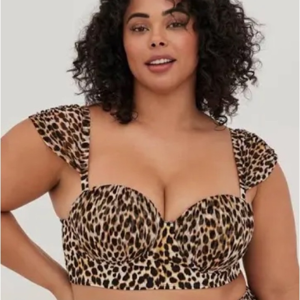 Size 3 Torrid leopard print bikini top NWOT